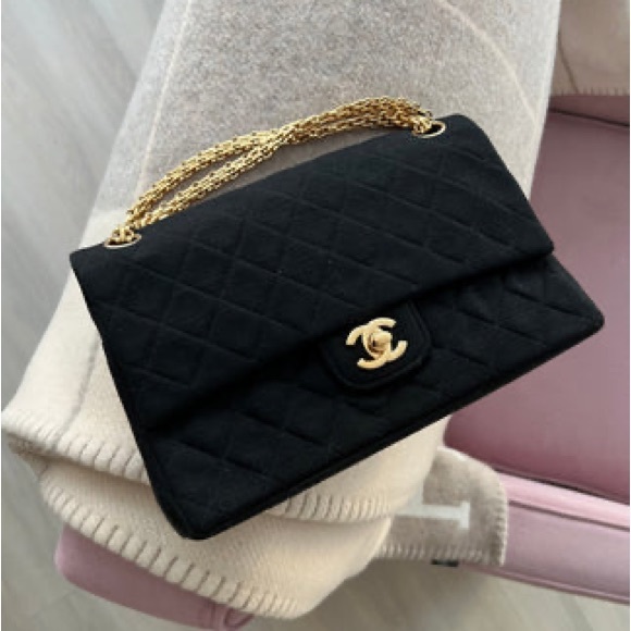 CHANEL CLASSIC FLAP BAG (AUTHENTIC) - Picture 12 of 16